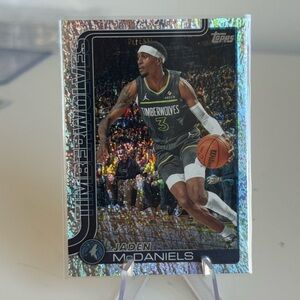 2025 Topps NBA Jaden Daniels Shimmer Silver Hologram Card.